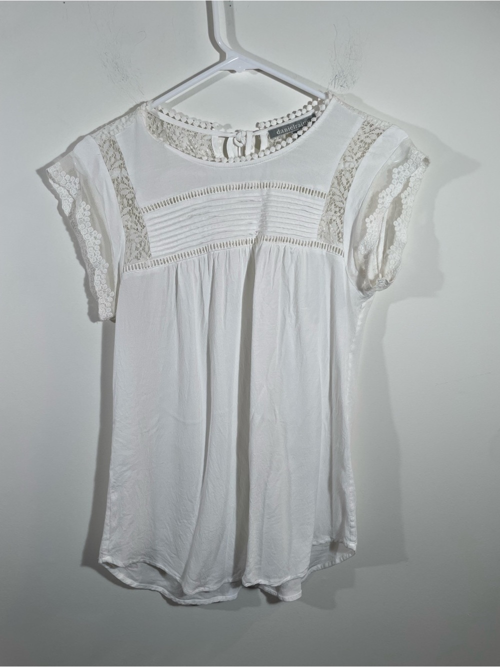 Daniel Rainn white lacy short sleeve blouse S